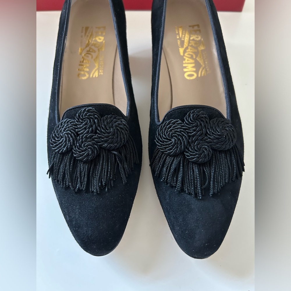Vintage Salvatore Ferragamo Suede Calfskin Black Kitten Heel w/ Tassel Size 7AA